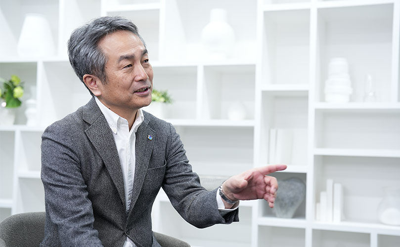 An image of Hideto Okada.